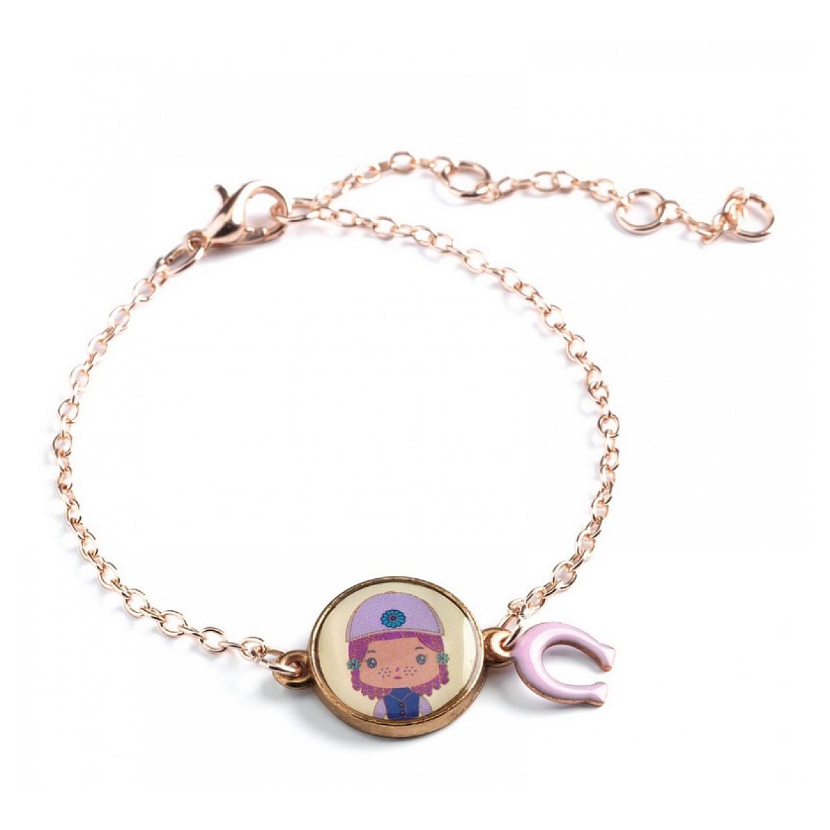 Ein roségoldenes Kettchen mit einem runden Anhänger, der ein Mädchen im Hut zeigt, und einem kleinen Hufeisen.