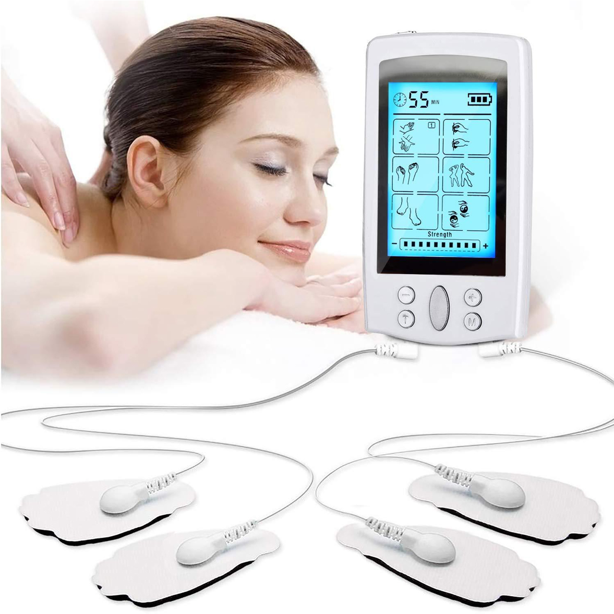 Ein tragbares TENS-Gerät mit vier Elektrodenpads und einer Frau, die eine Massage erhält, im Hintergrund.