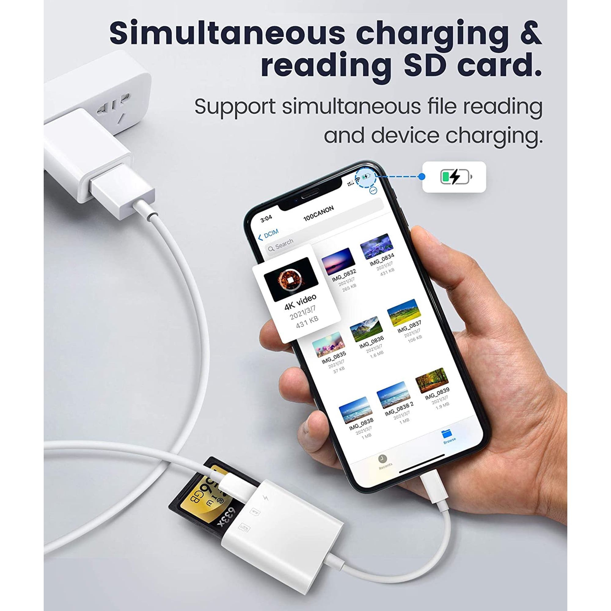 Handy liest SD-Karte und lädt gleichzeitig über weißen Adapter auf.