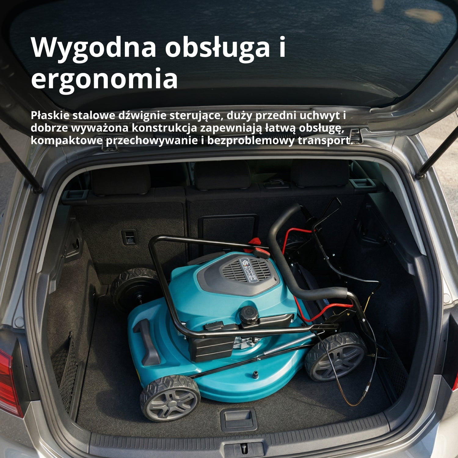 Turkusowa kosiarka spalinowa kompaktowo schowana w bagażniku auta.