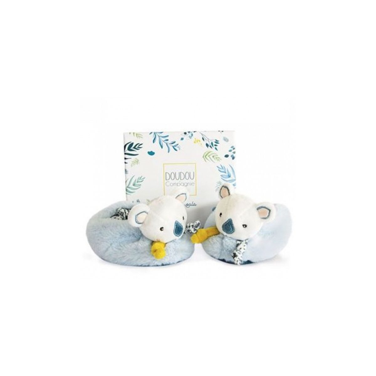 Blaue Plüsch-Babyschuhe mit Koala-Köpfen davor und einer gemusterten Schachtel im Hintergrund.