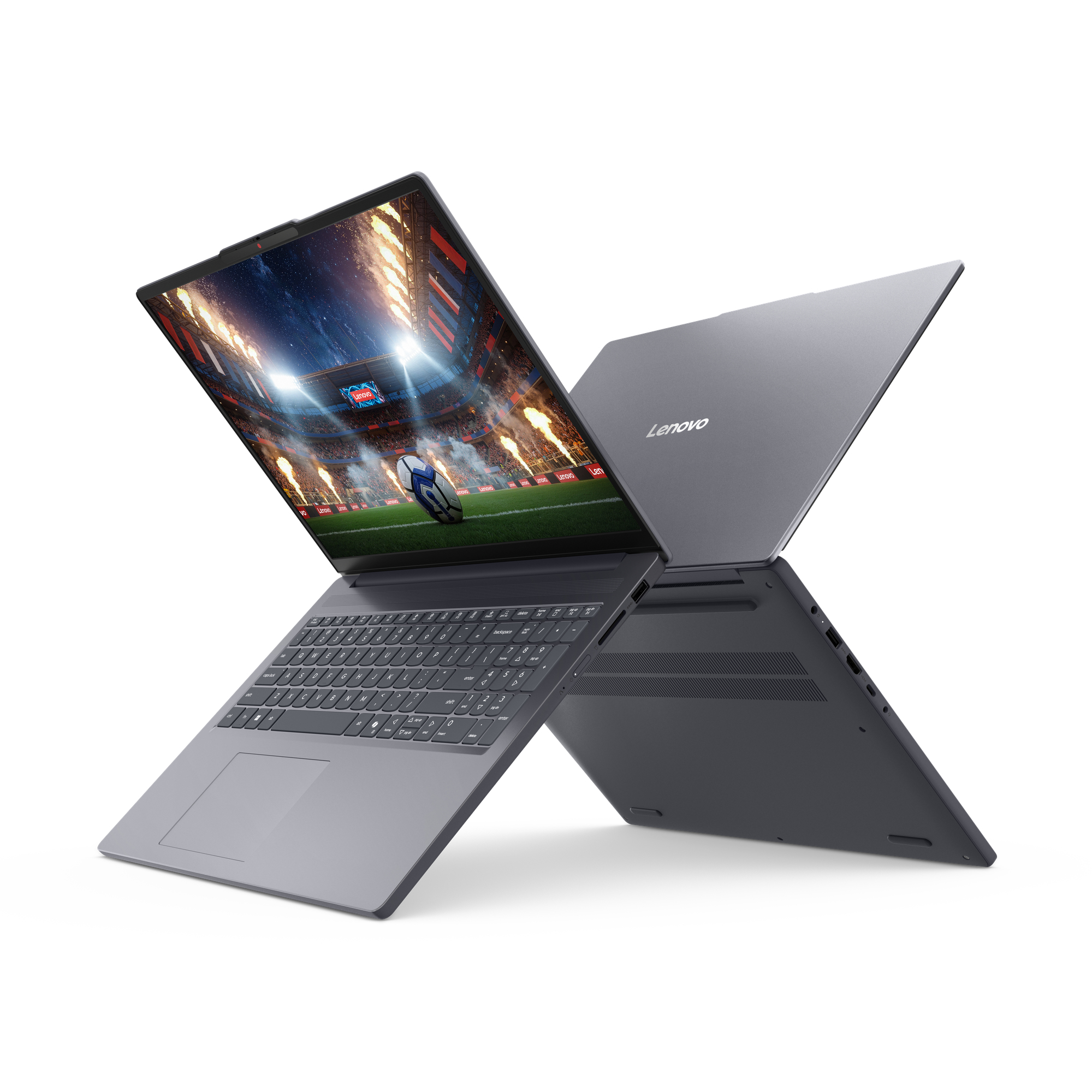 Dwa szare laptopy Lenovo na białym tle; na jednym wyświetla się mecz piłki nożnej.