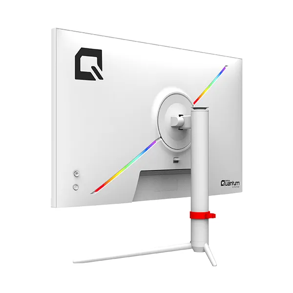 RGB ışık şeritli ve beyaz ayaklı, arkasında siyah logo bulunan beyaz oyun monitörünün arka görünümü.