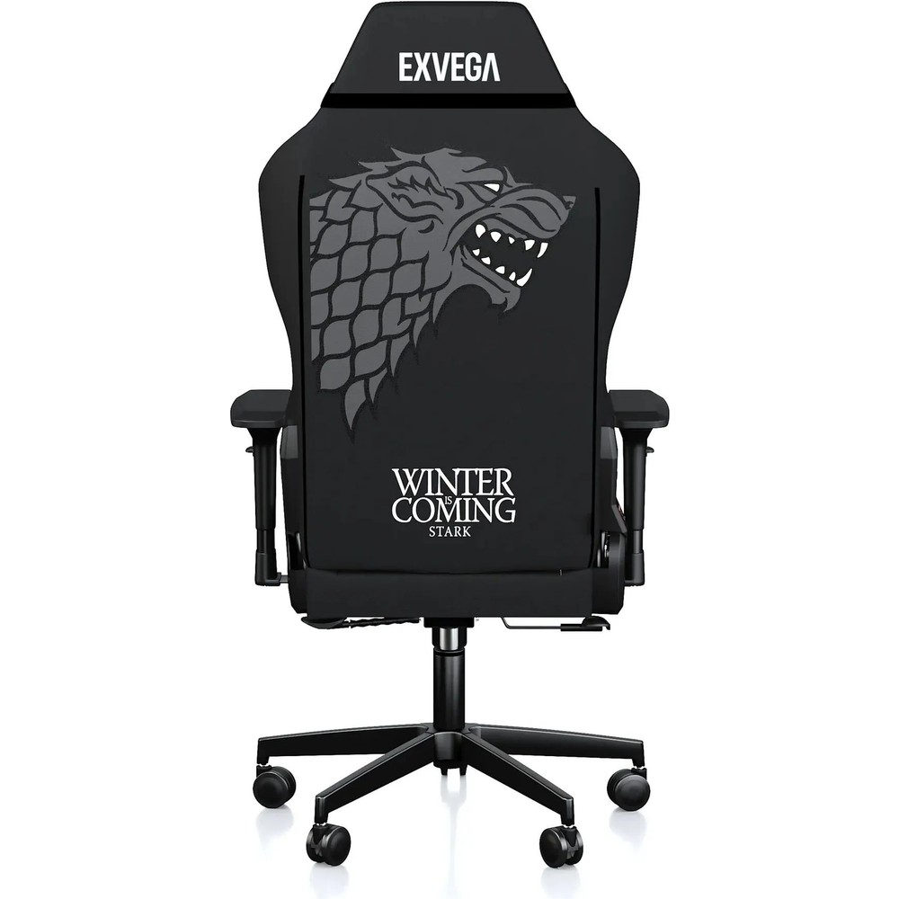 Arkadan siyah oyuncu koltuğu, gri kurt logosu ve Winter is Coming yazısıyla.