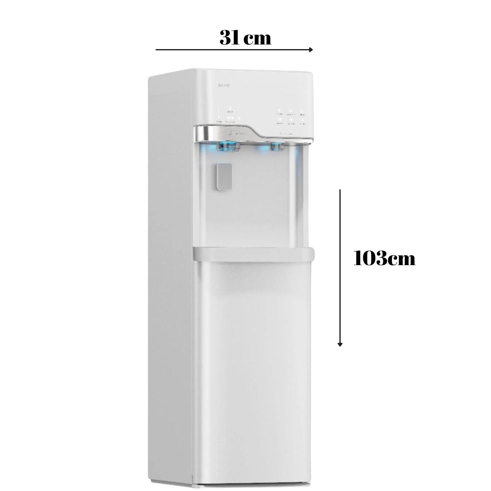 Beyaz arka planda 31 cm genişliğinde ve 103 cm yüksekliğinde beyaz su sebili.