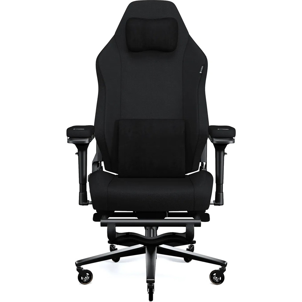 Başlıklı, bel yastıklı, ayarlanabilir kolçaklı ve tekerlekli tabana sahip siyah ergonomik oyuncu koltuğu.