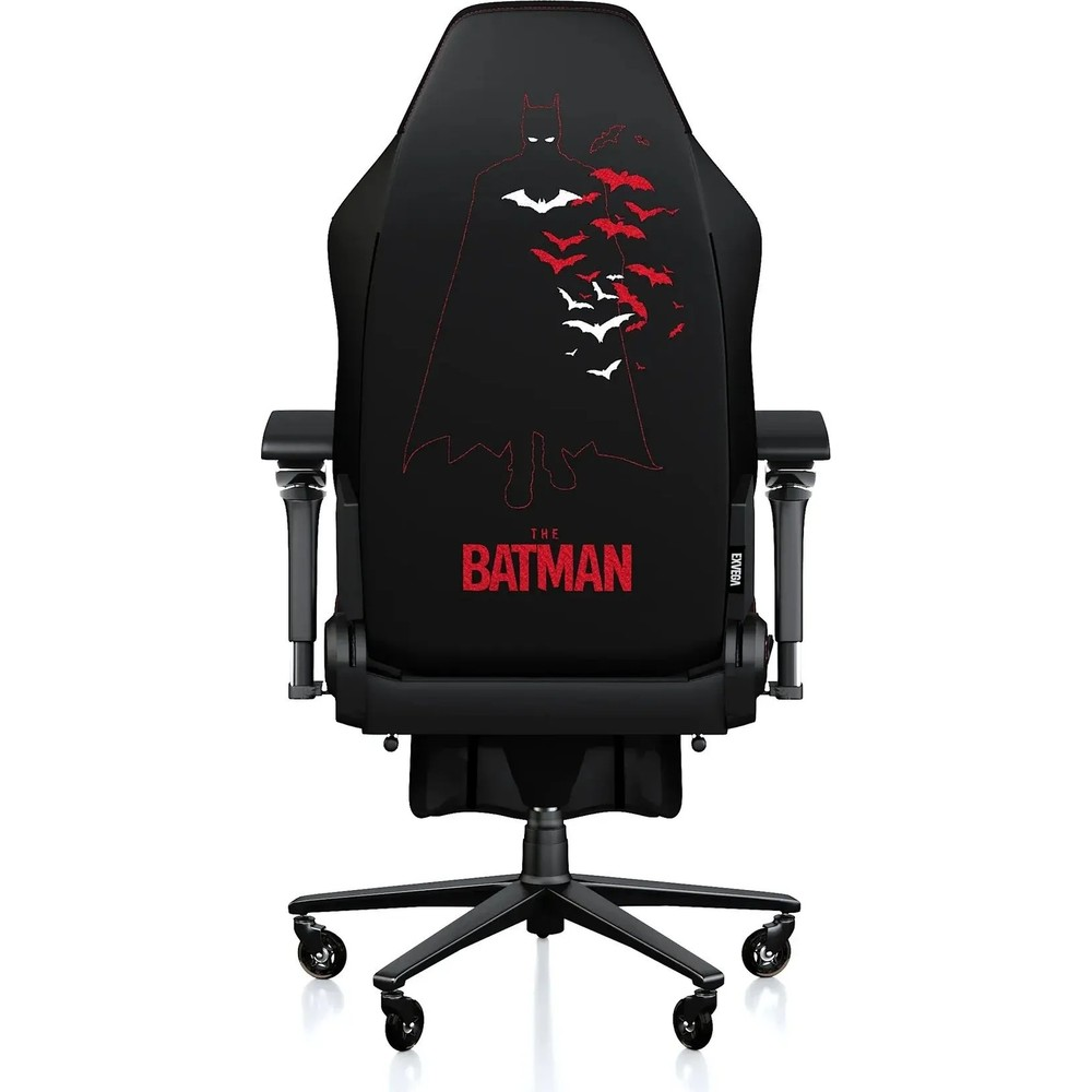 Sırtlığında Batman silüeti, kırmızı yarasa motifleri ve kırmızı 'The Batman' yazısı bulunan siyah oyuncu koltuğu.
