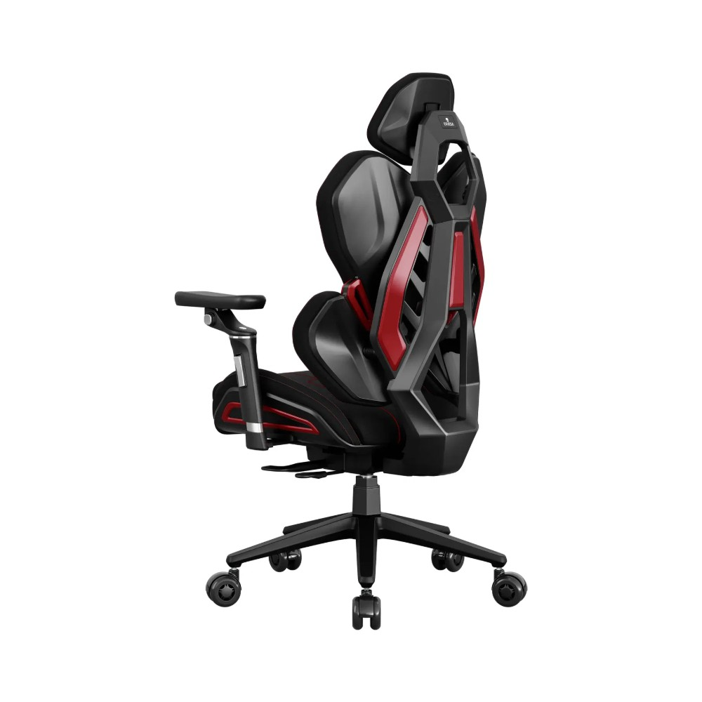 Kırmızı detaylı, ayarlanabilir kolçaklı ve tekerlekli ergonomik siyah oyuncu koltuğunun arka görünümü.