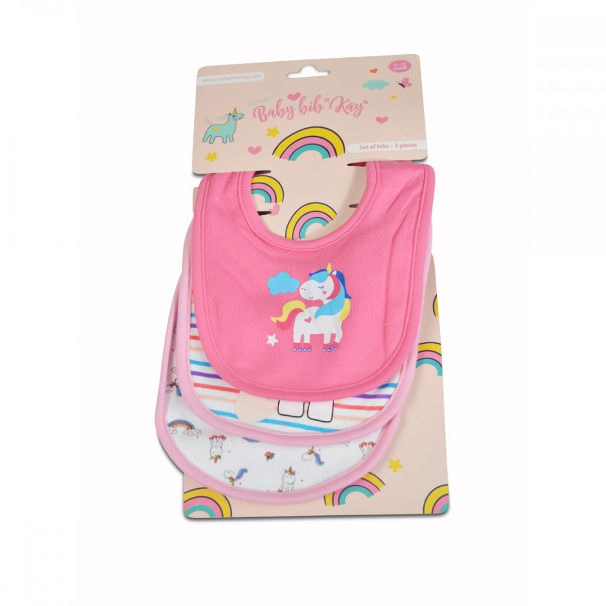Ein Set aus drei Lätzchen mit Einhorn- und Regenbogen-Motiven auf rosa, gestreiftem und weißem Hintergrund.