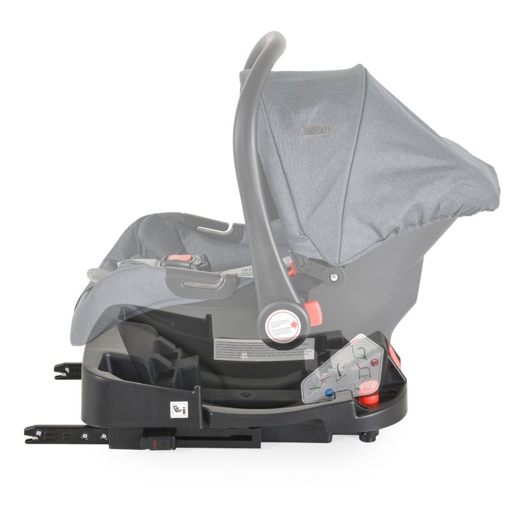 Grauer Babysitz mit grauer Haube auf einer schwarzen Autositonbasis vor weißem Hintergrund.