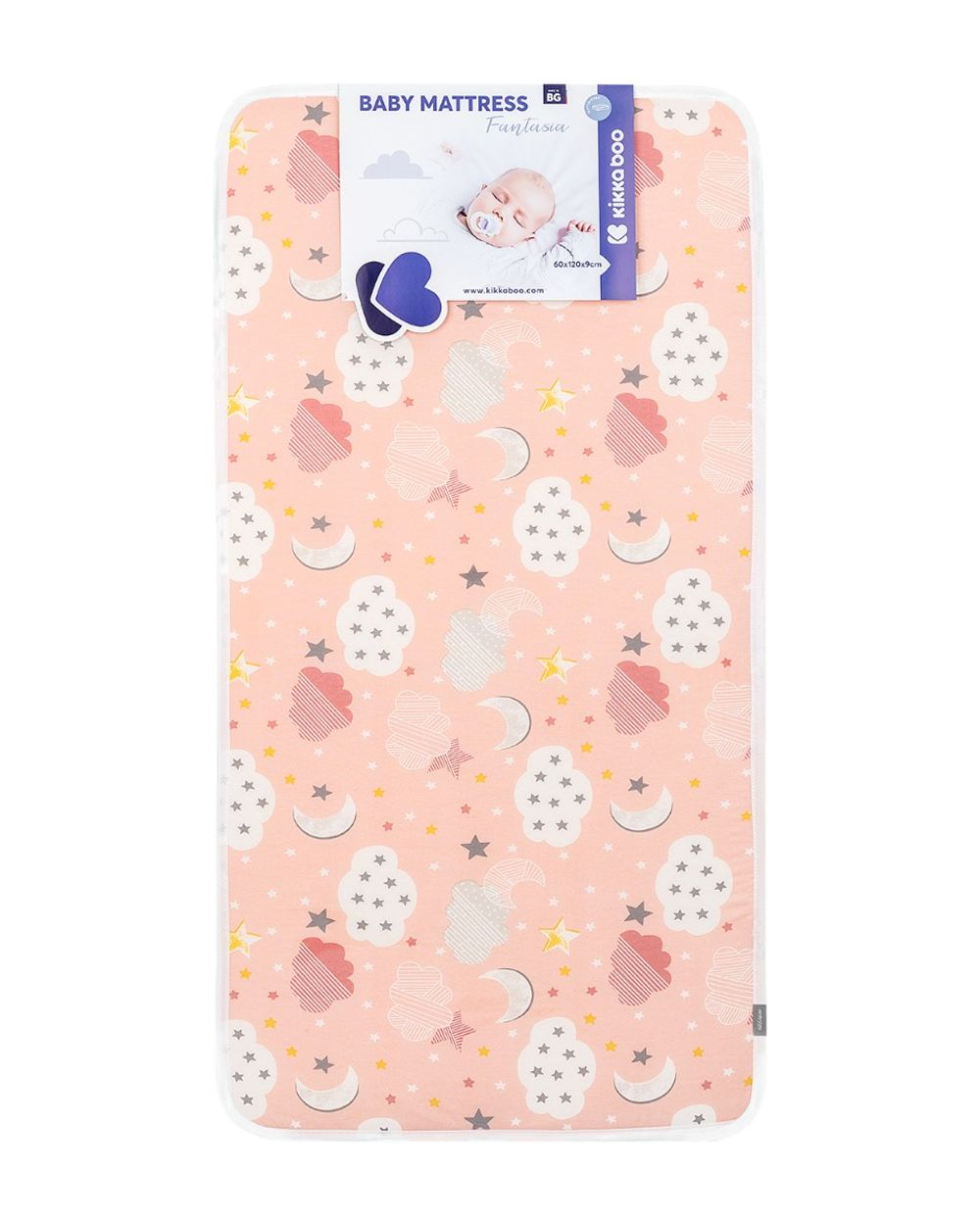 Rosa Babymatratze mit Wolken-, Sternen- und Mondmuster und einem Produktetikett oben.