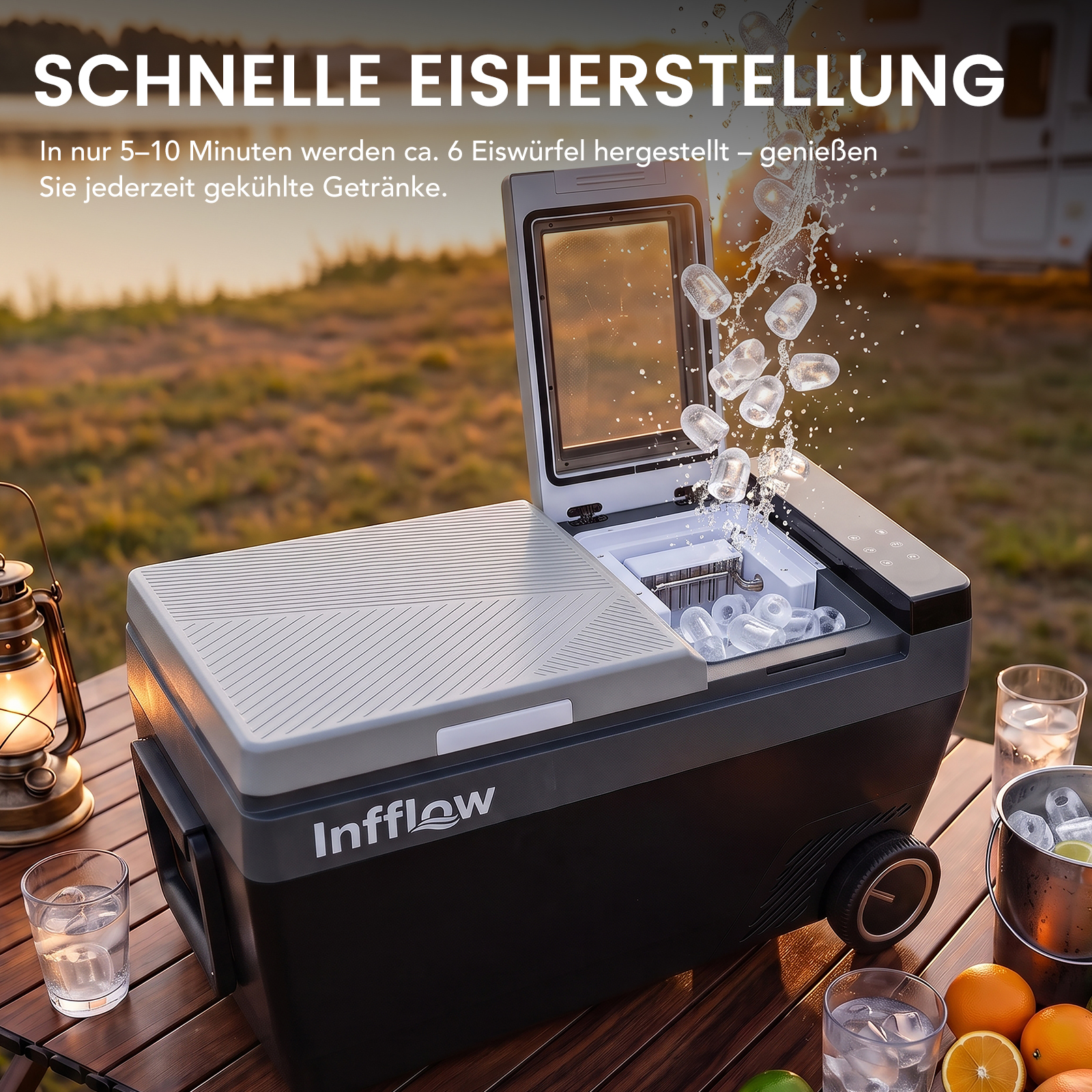Eine tragbare Infflow Eismaschine und Kühlbox auf einem Tisch im Freien mit spritzenden Eiswürfeln.