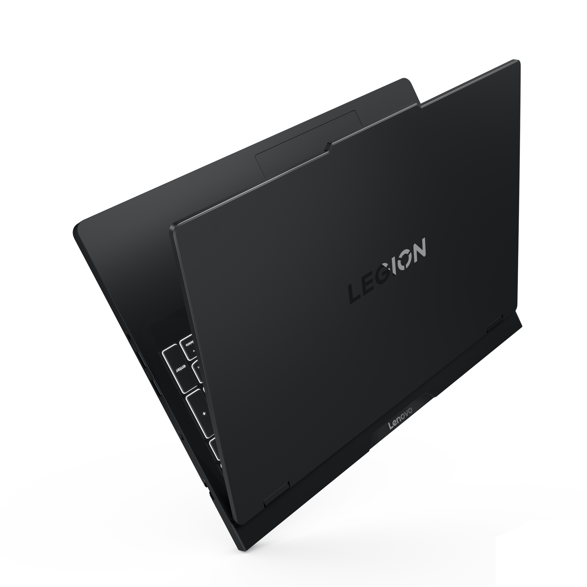 Ein schwarzer Lenovo Legion Laptop mit beleuchteter Tastatur auf weißem Hintergrund.
