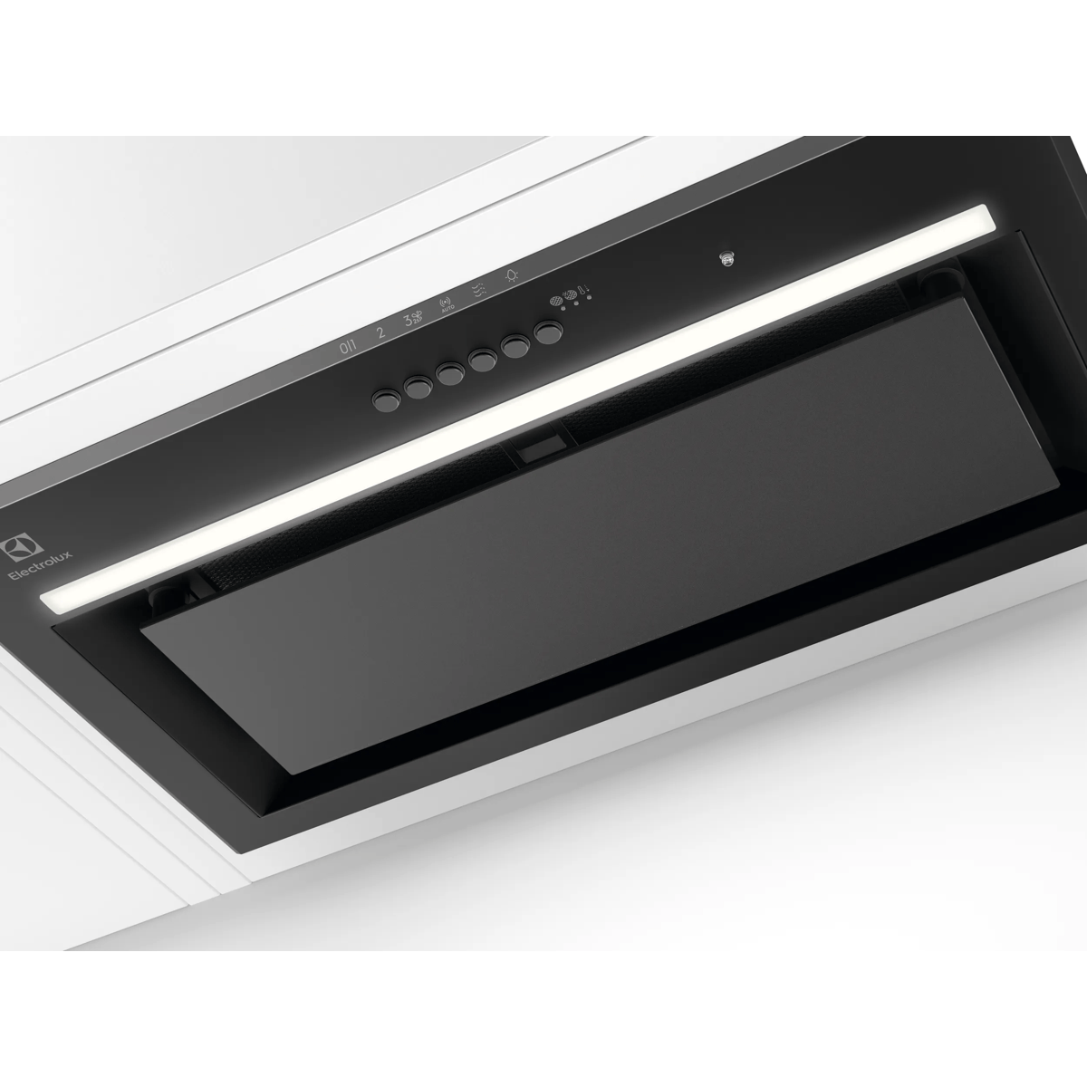 Una campana extractora Electrolux en blanco y negro cuenta con tira de luz LED y botones de control.