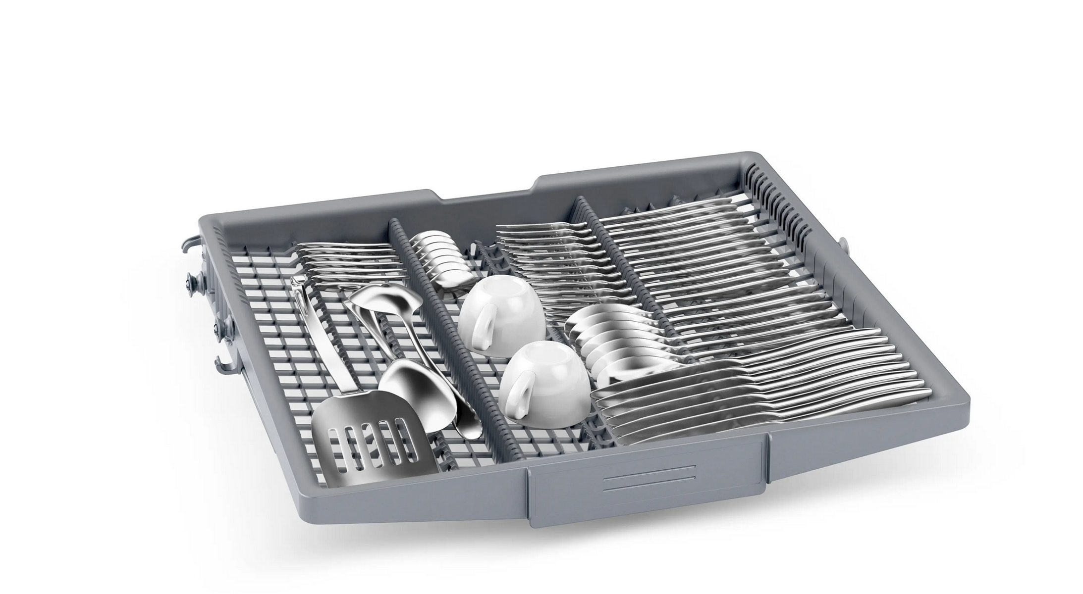 Cestillo de lavavajillas gris lleno de cubiertos ordenados, tazas de café y un cucharón.