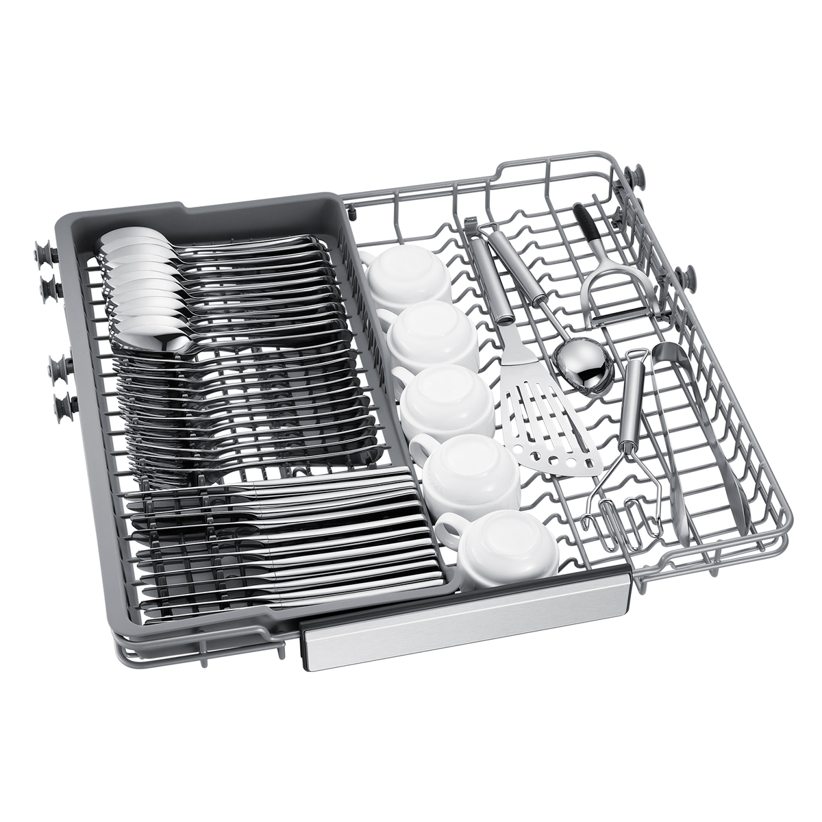 Una cesta superior de lavavajillas está llena de cubiertos, tazas blancas y utensilios de cocina.