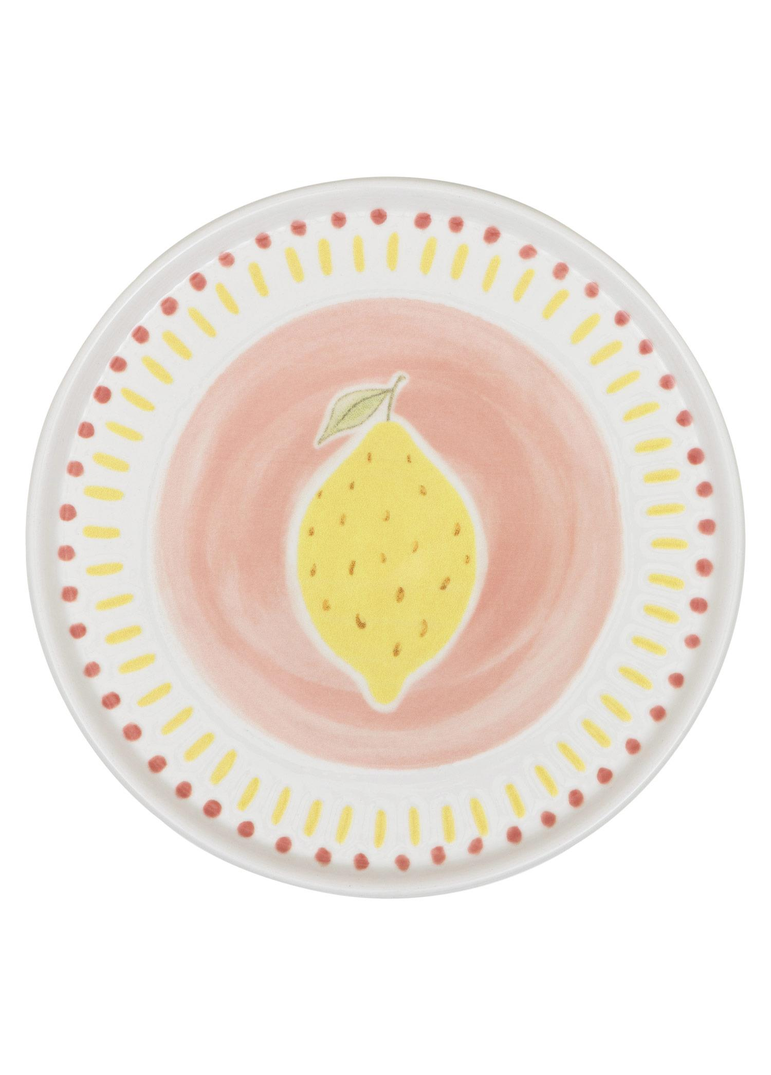 Ortasında sarı limon, pembe bir daire ve noktalı, çizgili bir kenara sahip beyaz bir tabak.