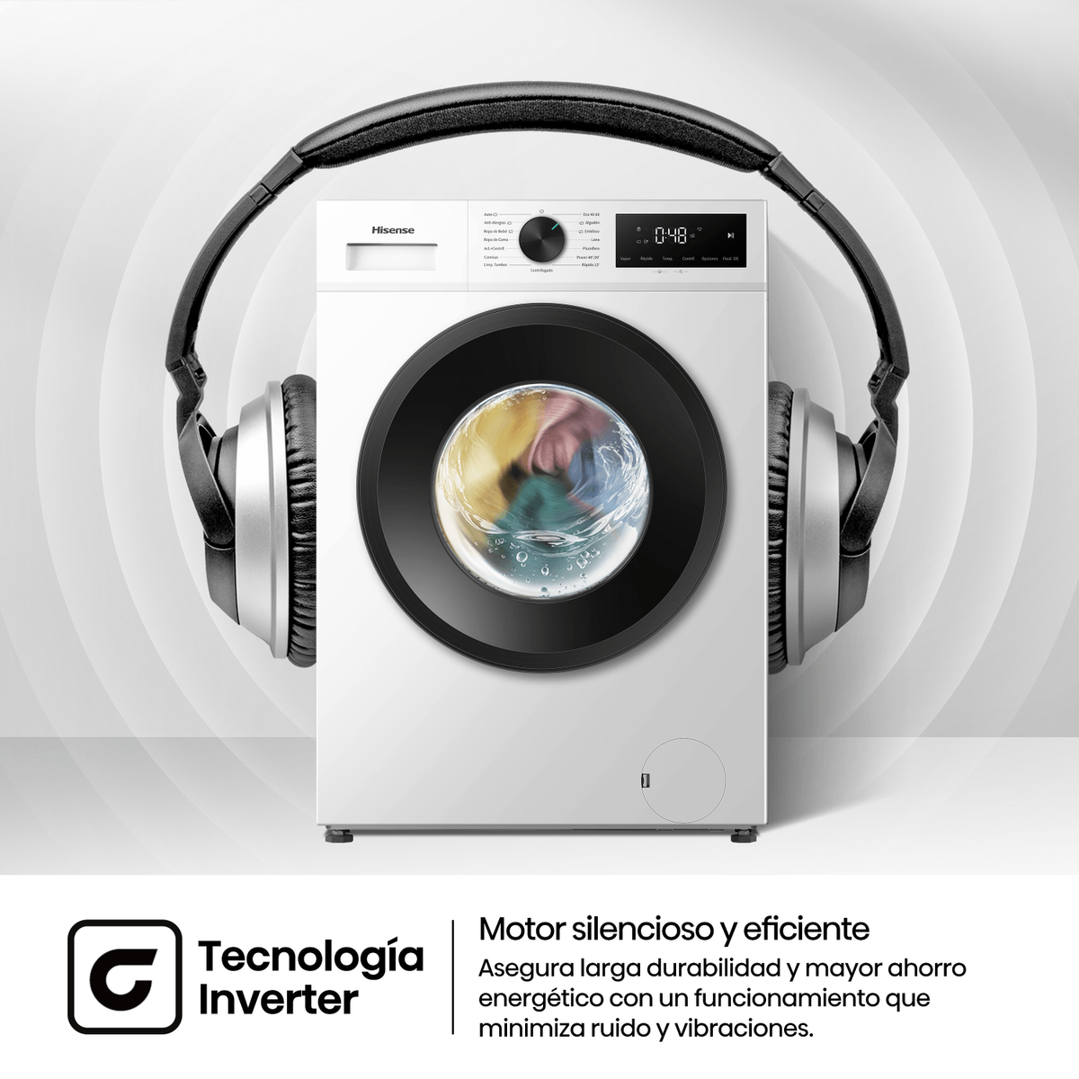 Una lavadora blanca Hisense con grandes auriculares, simbolizando tecnología silenciosa y eficiente.