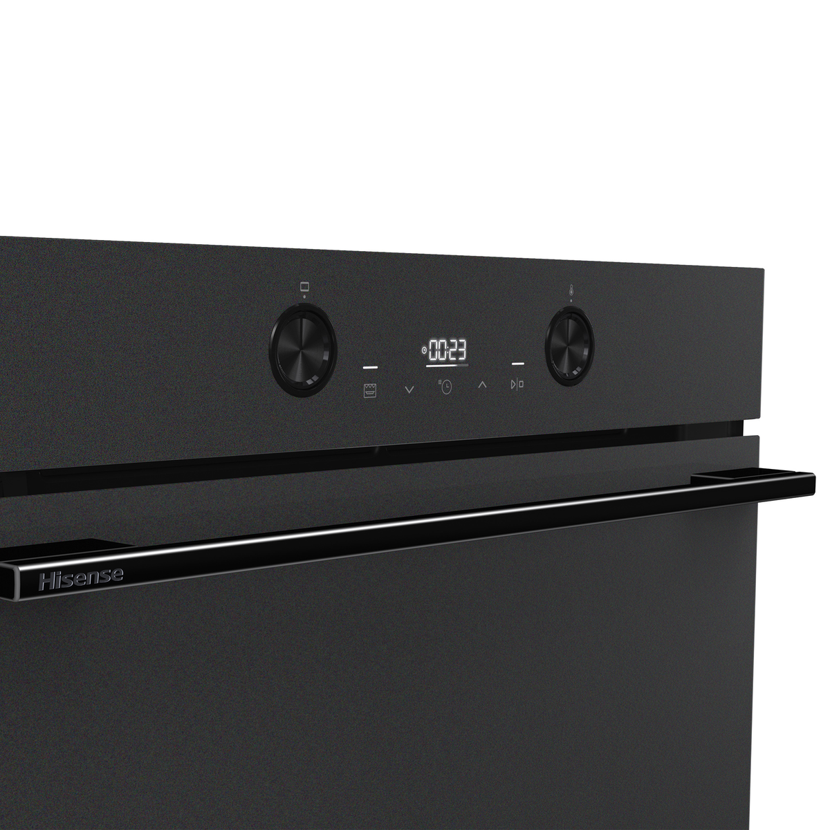 Horno empotrable Hisense negro con mandos giratorios, pantalla digital y tirador elegante sobre fondo blanco.