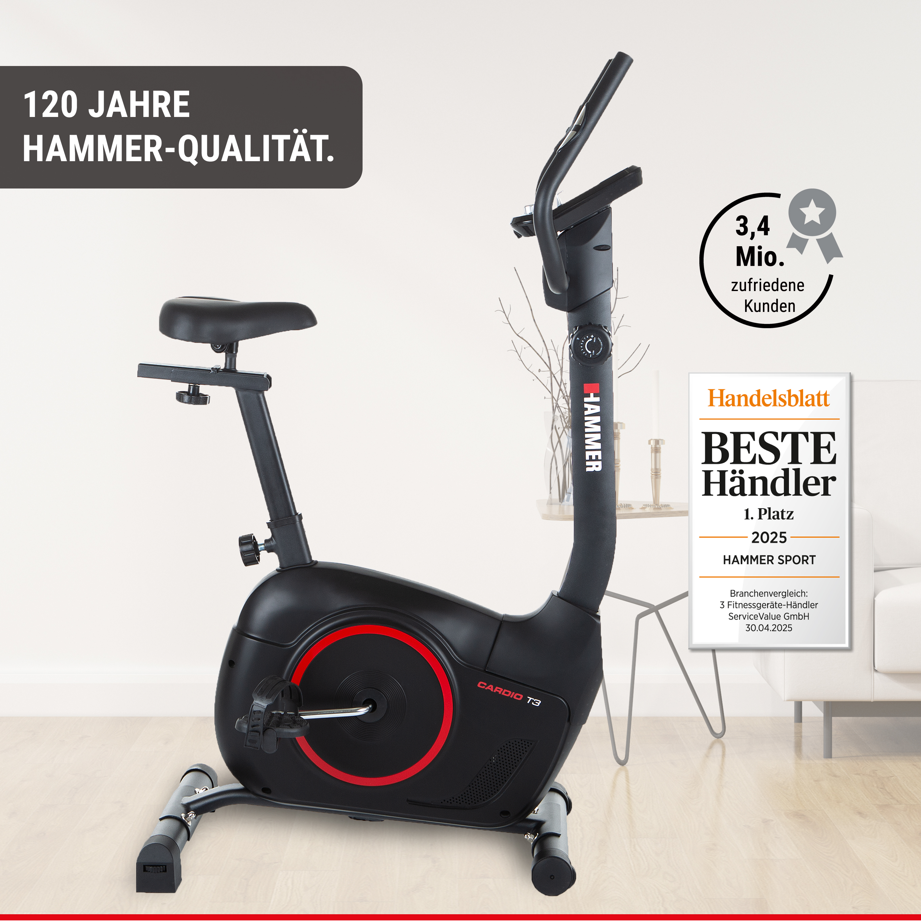 Ein schwarzes Cardio T3 Heimtrainer-Fahrrad mit roten Akzenten in einem hellen Raum.