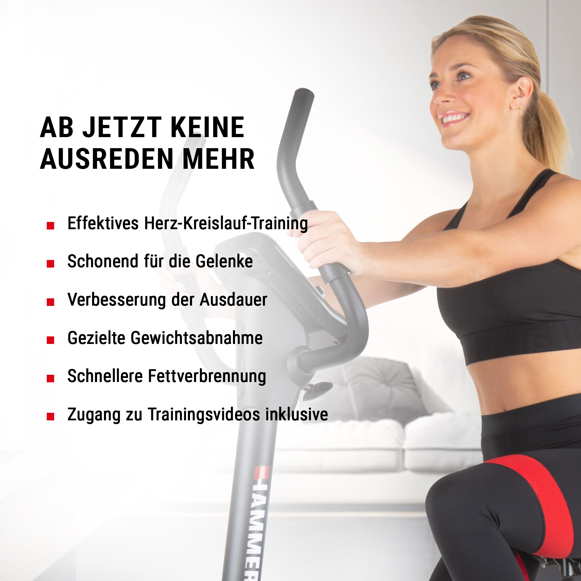 Eine Frau trainiert lächelnd auf einem schwarzen Heimtrainer, mit Werbetext und roten Aufzählungspunkten.
