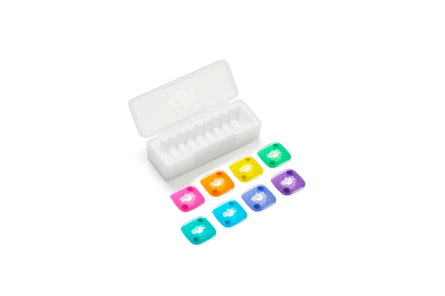 Una caja de almacenamiento de plástico abierta con ocho piezas cuadradas coloridas enfrente sobre fondo blanco.
