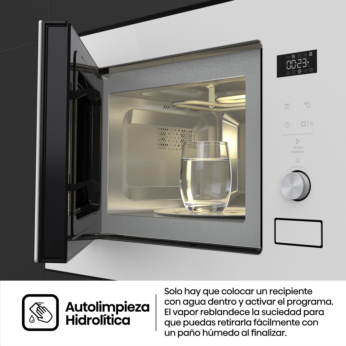 Microondas blanco abierto con un vaso de agua dentro del interior iluminado y texto abajo.