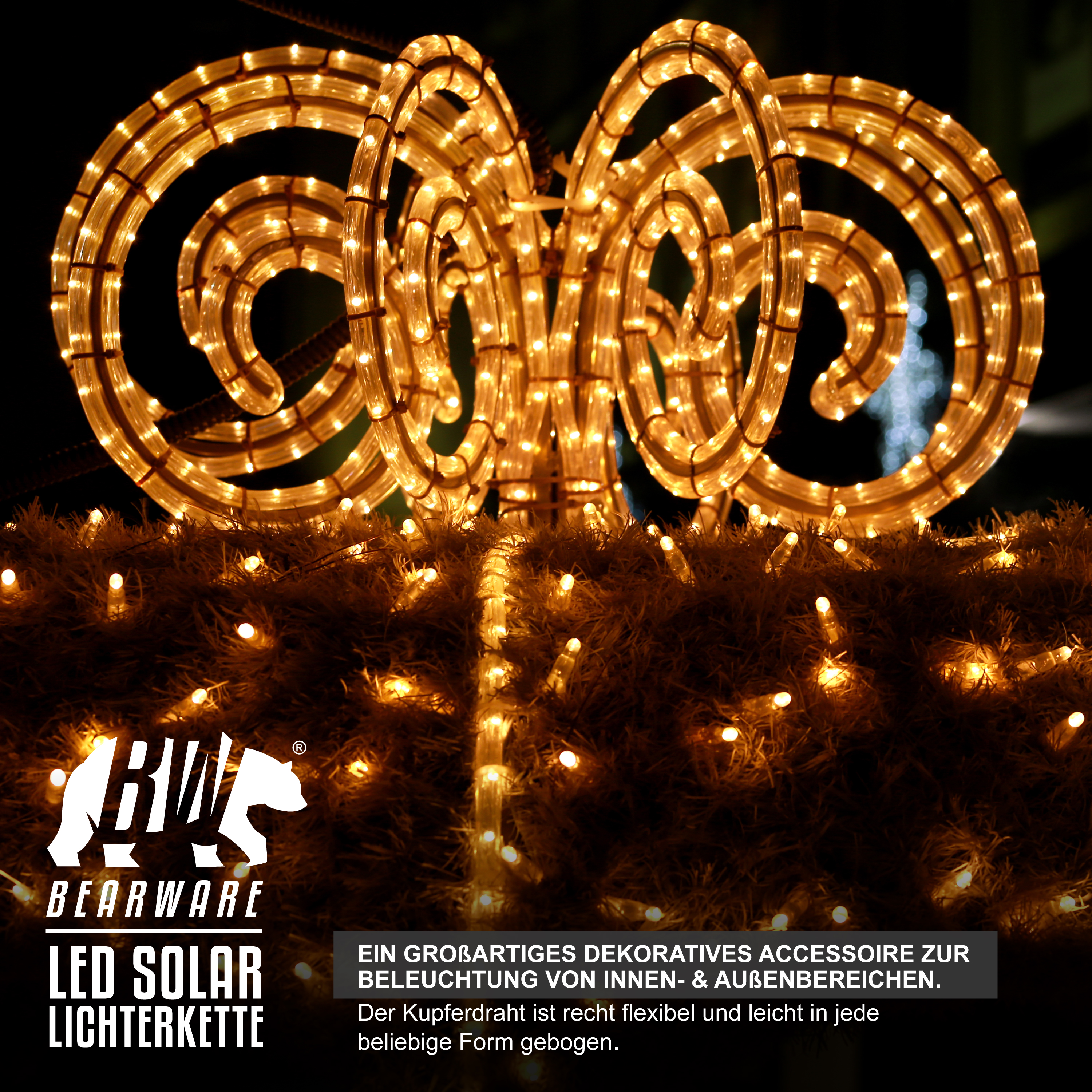 Goldene LED-Lichterkette als dekorative Schleife auf beleuchtetem Tannengrün.