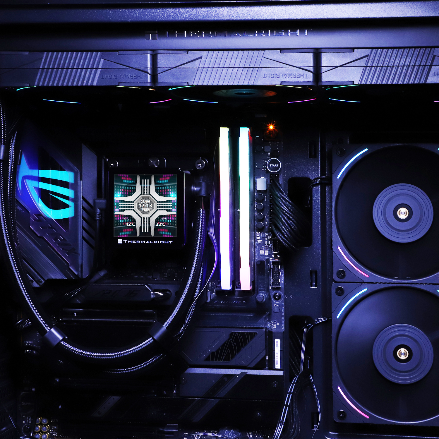 Interior de una caja de PC que muestra ventiladores RGB, RAM iluminada y refrigeración líquida con pantalla.