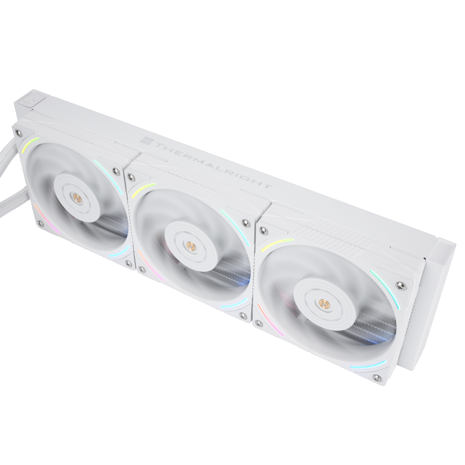 Un enfriador líquido AIO Thermalright blanco con tres ventiladores RGB iluminados sobre fondo blanco.