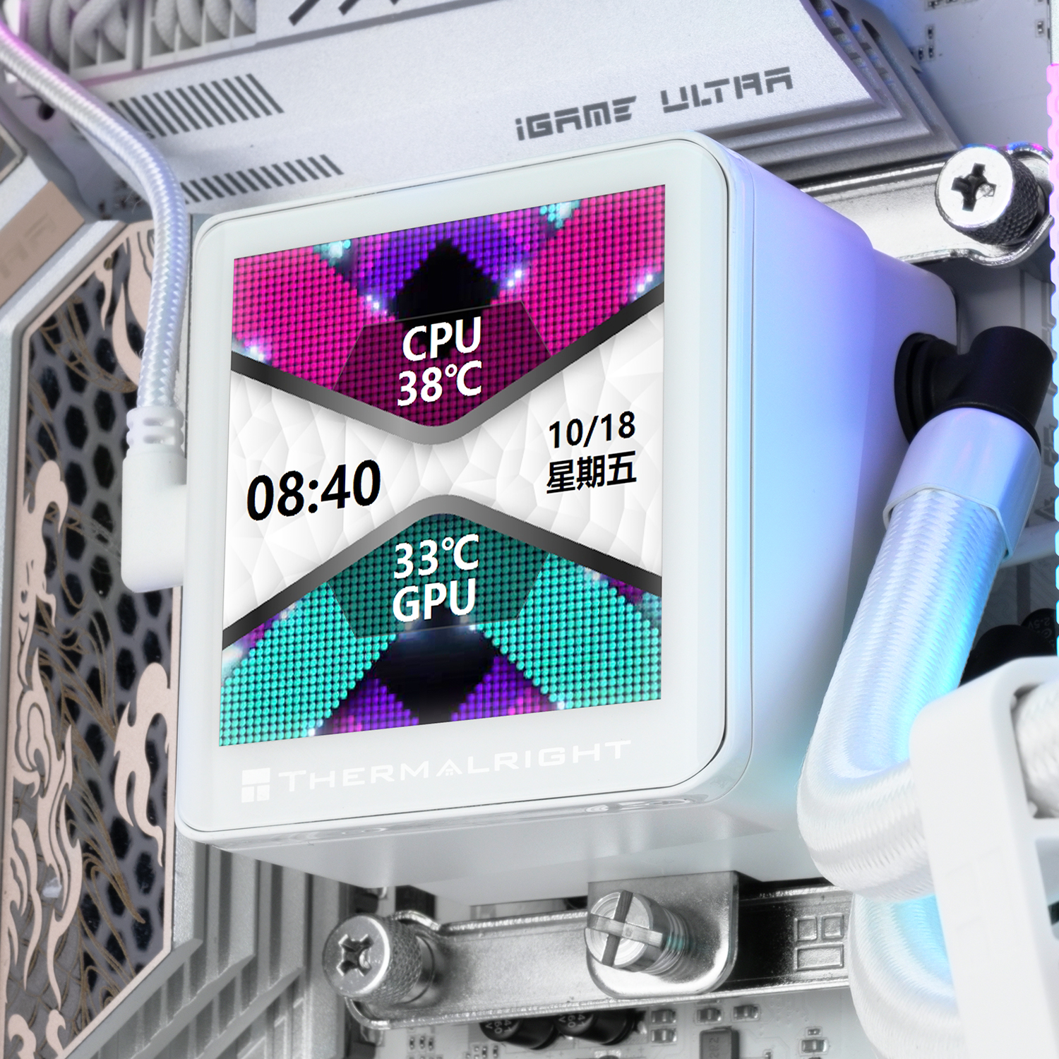 Un refrigerador de CPU Thermalright blanco que muestra CPU 38C, GPU 33C, hora 08:40 y fecha en una PC.