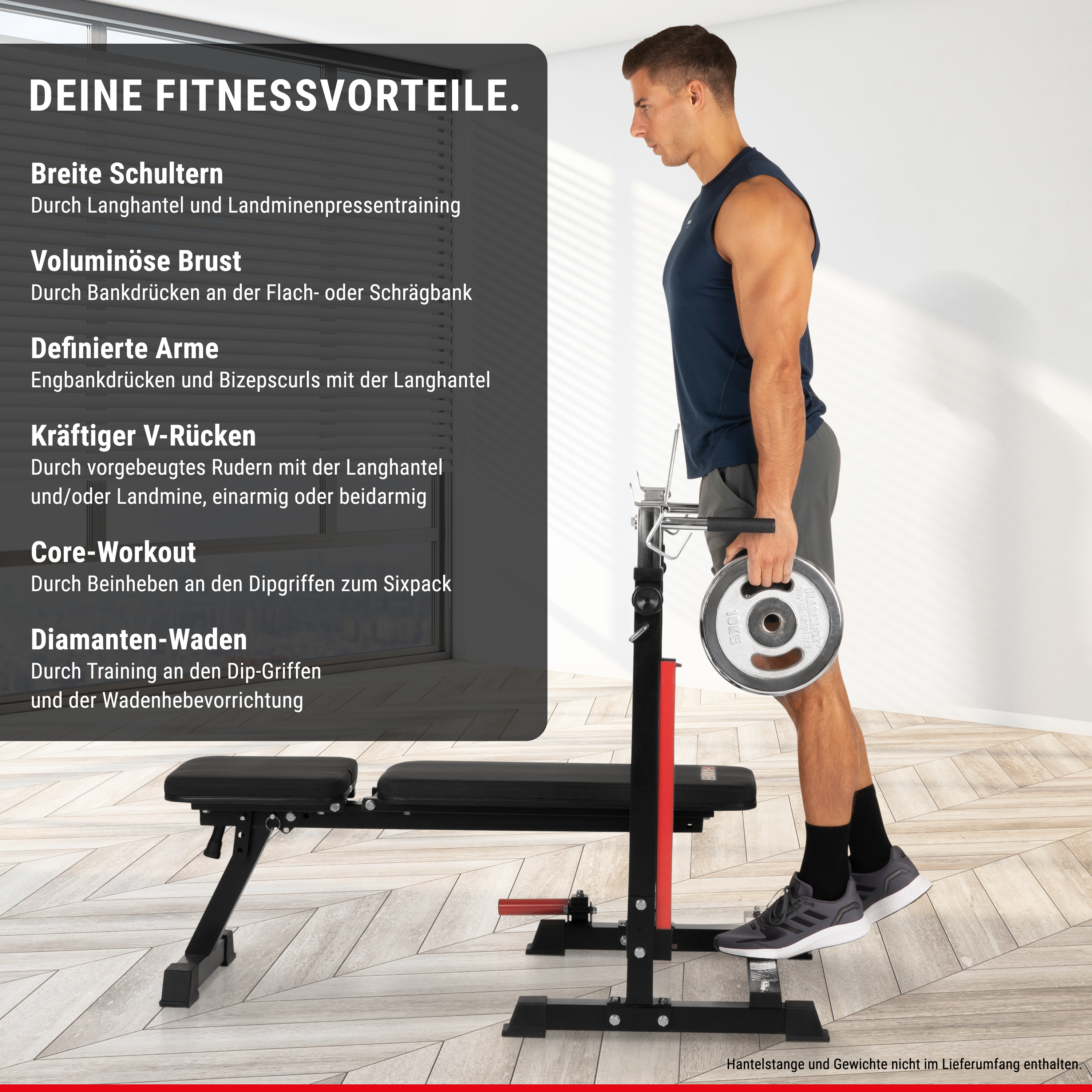 Ein Mann im Fitnessstudio hält eine Hantelscheibe und steht auf einer Hantelbank, links Text auf Deutsch.
