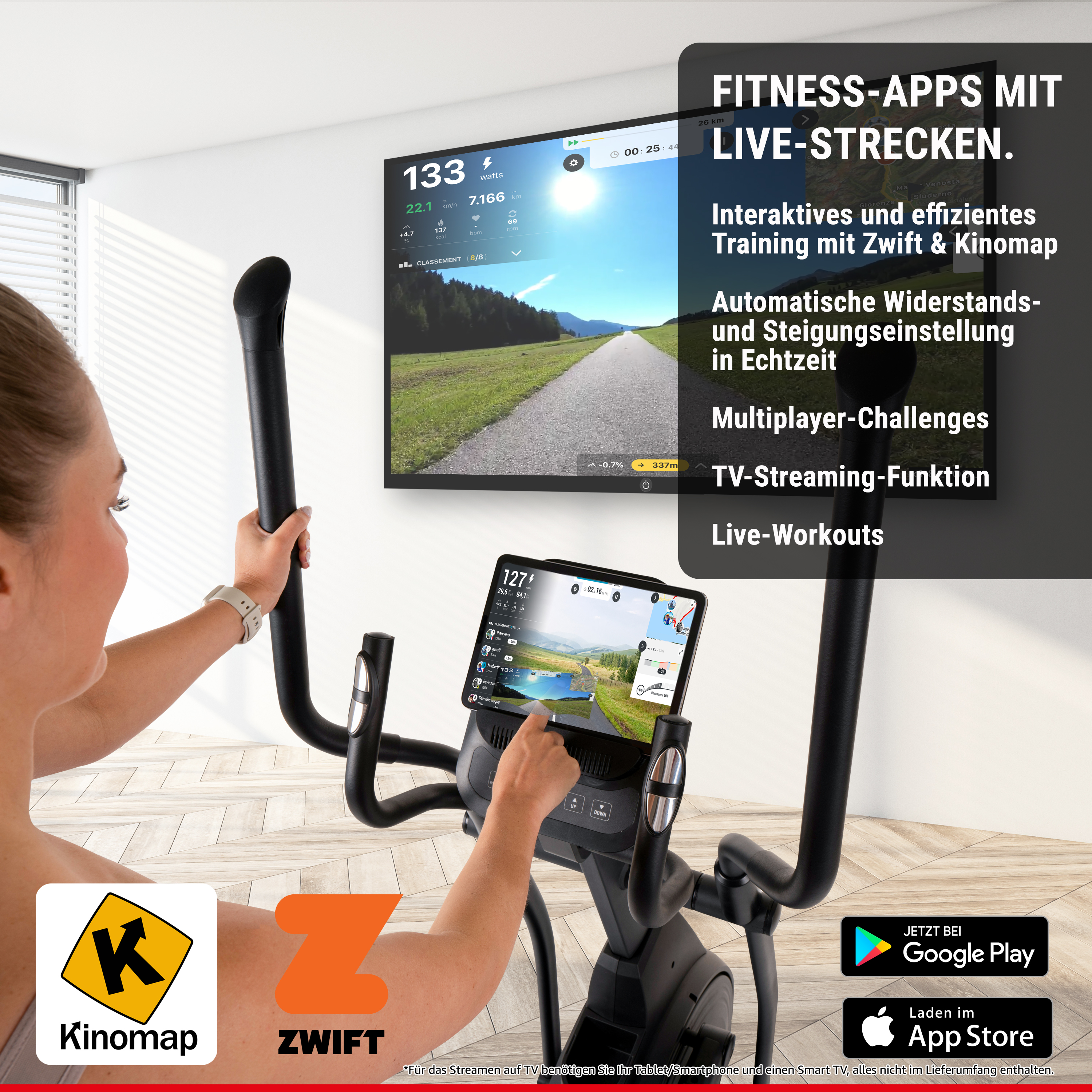 Eine Frau trainiert auf einem Crosstrainer und nutzt Fitness-Apps auf einem Tablet und einem Wandfernseher.