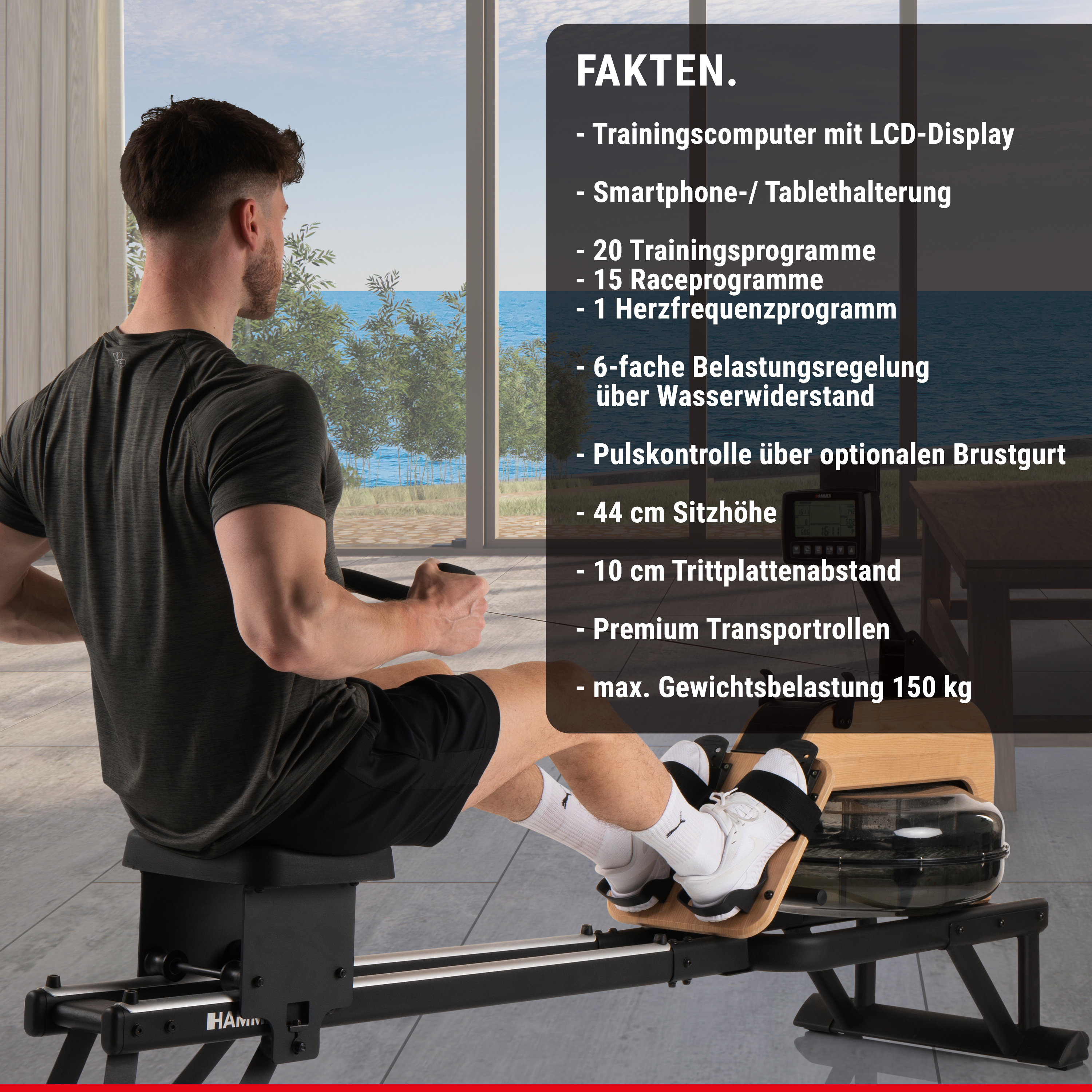 Ein Mann trainiert auf einem Rudergerät vor einem großen Fenster mit Meerblick, daneben eine Texttafel.