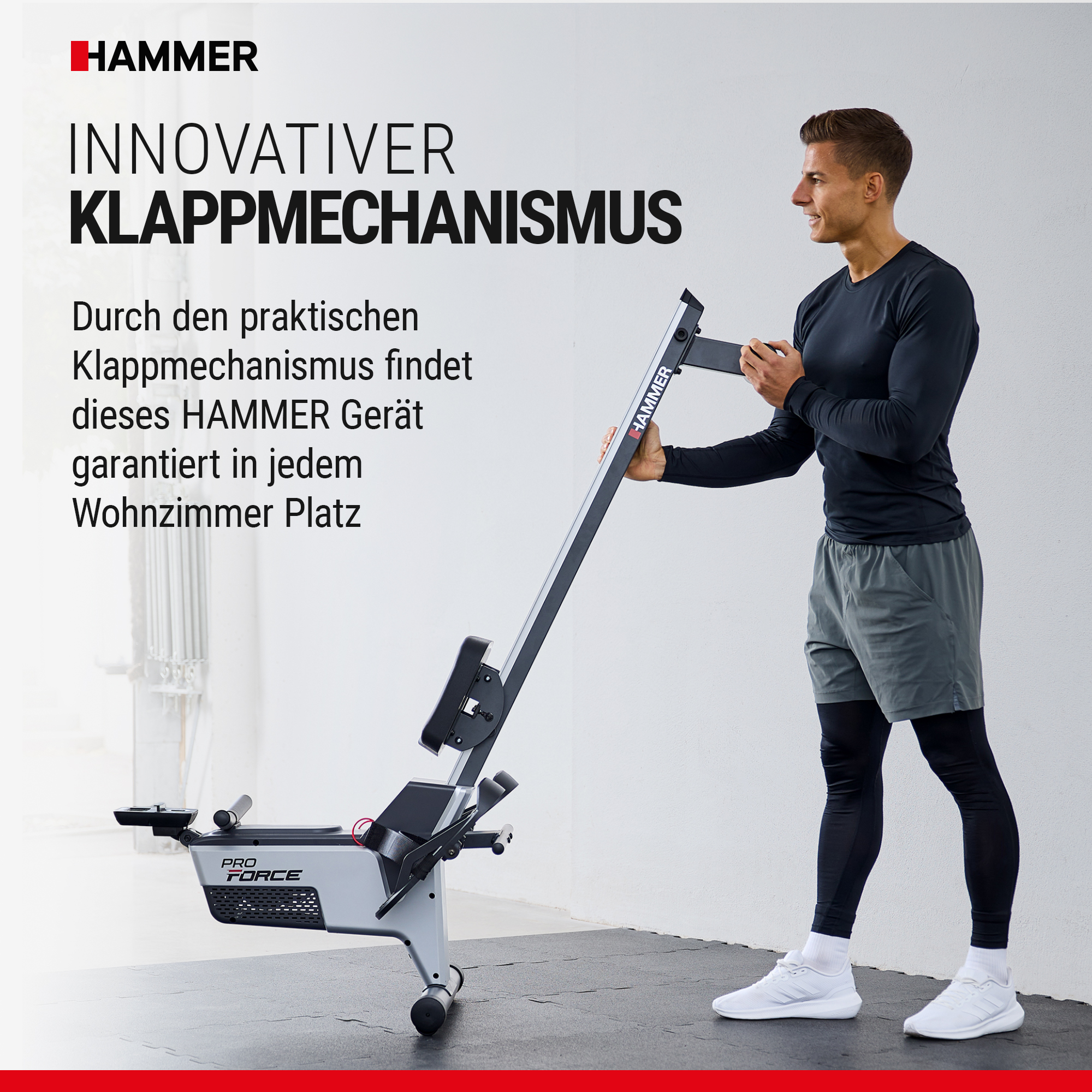 Ein Mann klappt ein graues Hammer Pro Force Rudergerät zusammen, mit Text im Hintergrund.