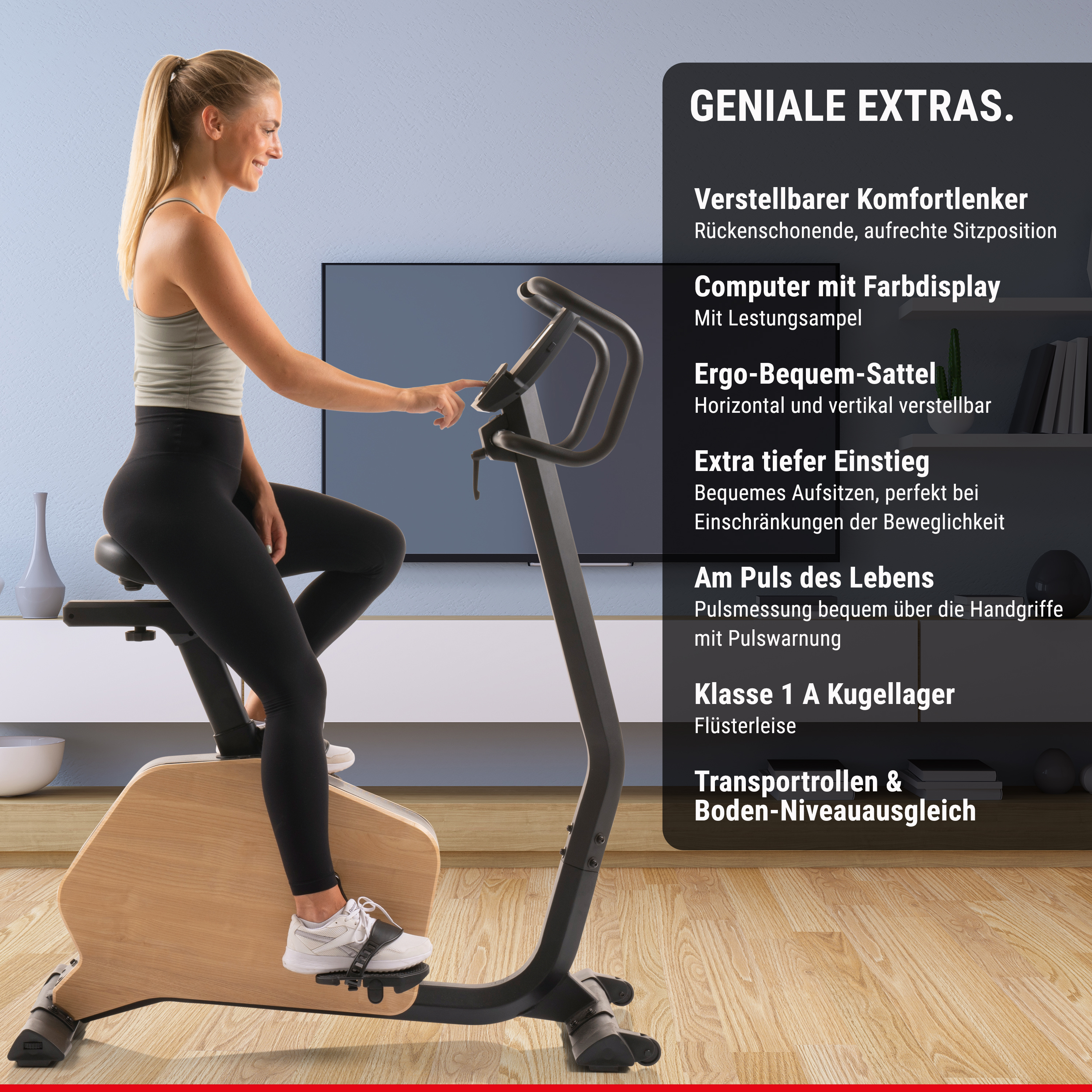 Frau sitzt auf einem Heimtrainer in einem Wohnzimmer und bedient das Display.