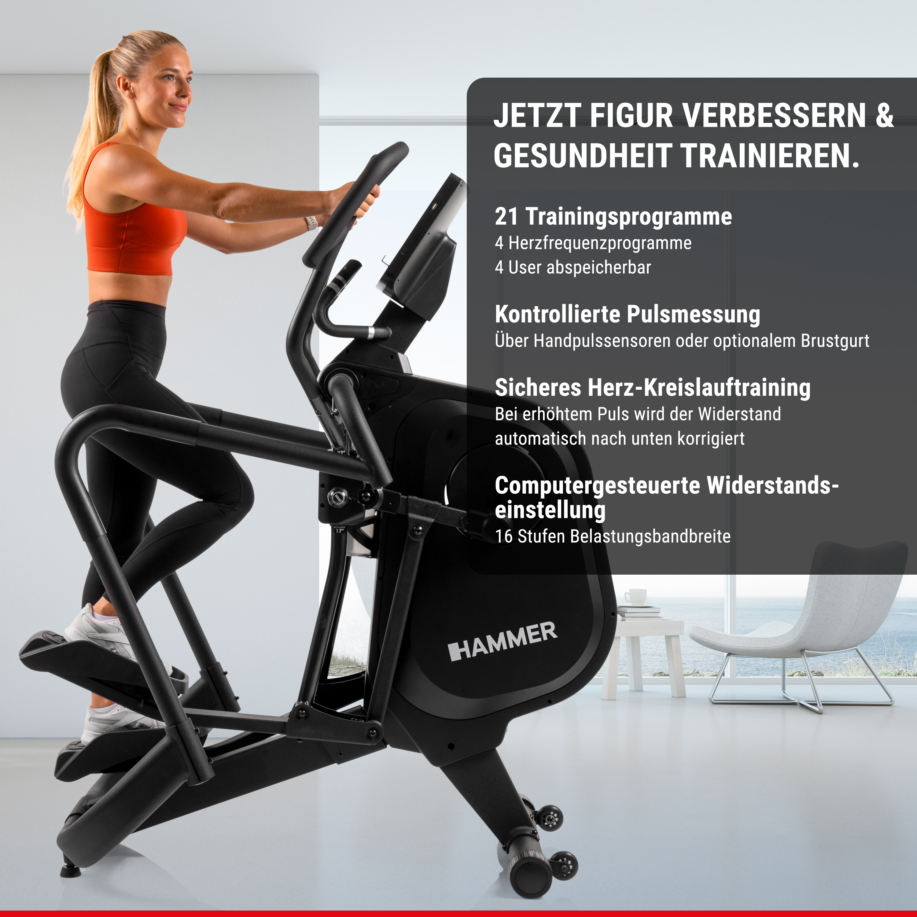 Frau trainiert auf einem schwarzen Crosstrainer in einem hellen Raum mit Meerblick.