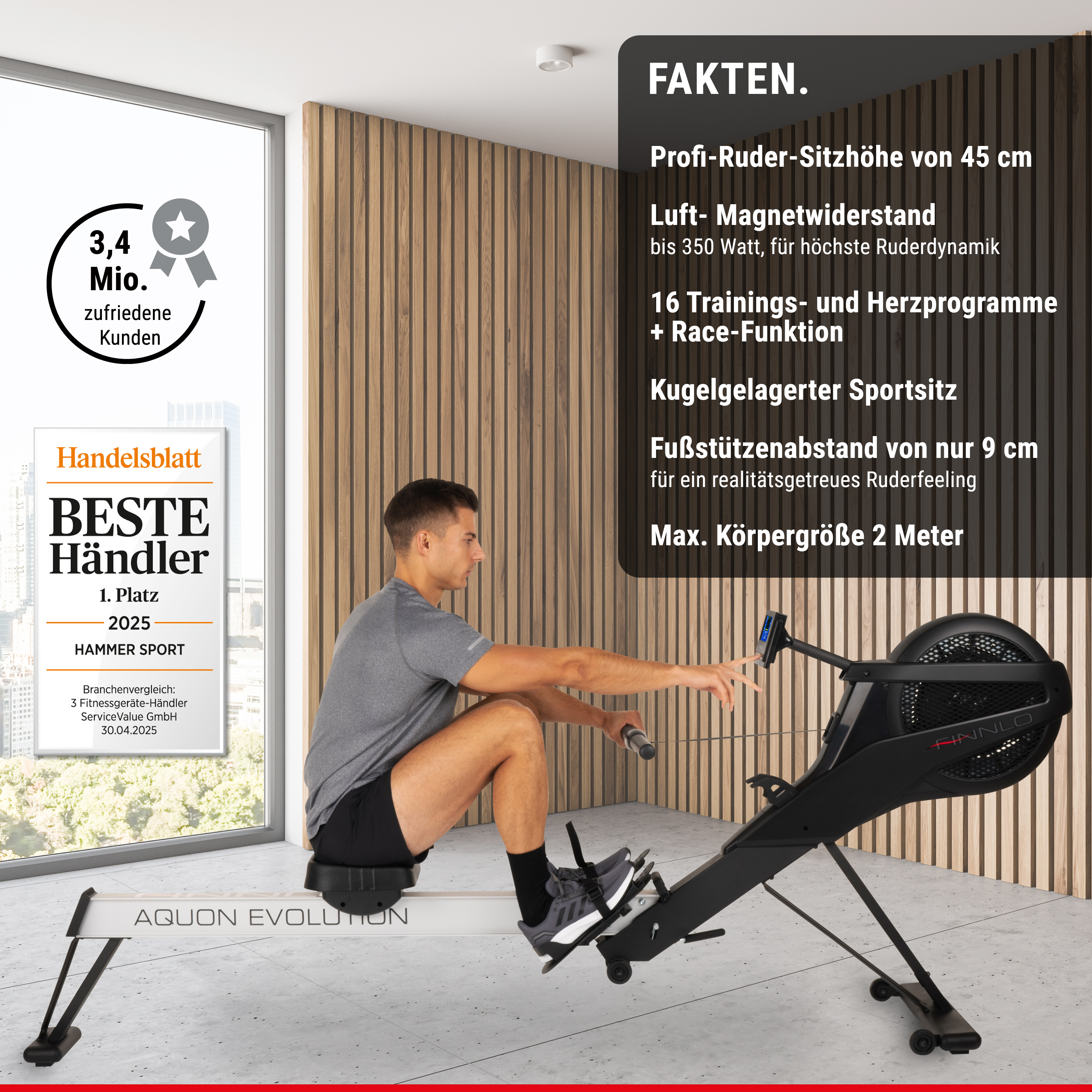 Ein Mann trainiert im Fitnessraum auf einem schwarzen Aquon Evolution Rudergerät vor einer Holzwand.
