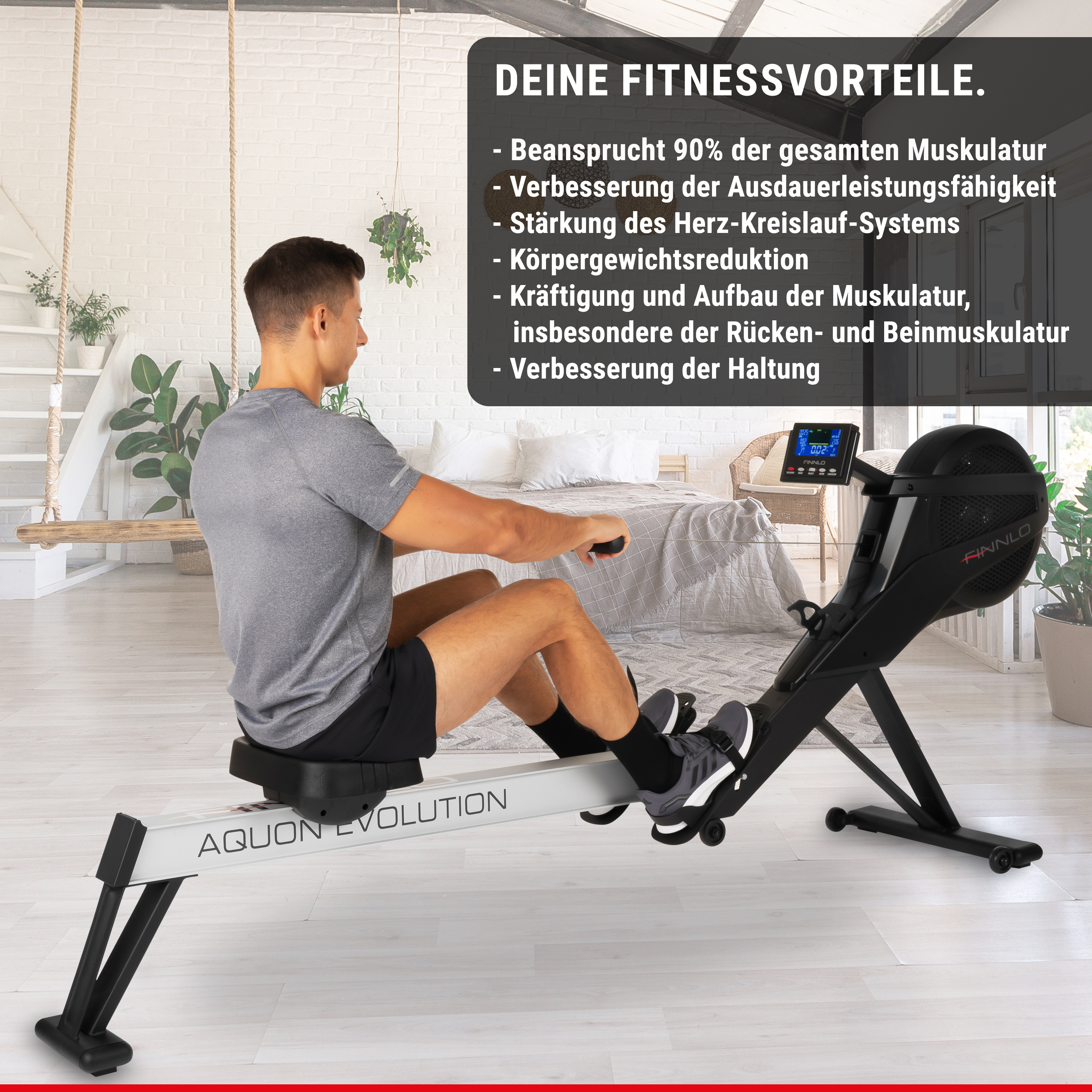 Ein Mann trainiert auf einem Aquon Evolution Rudergerät in einem hellen Raum.