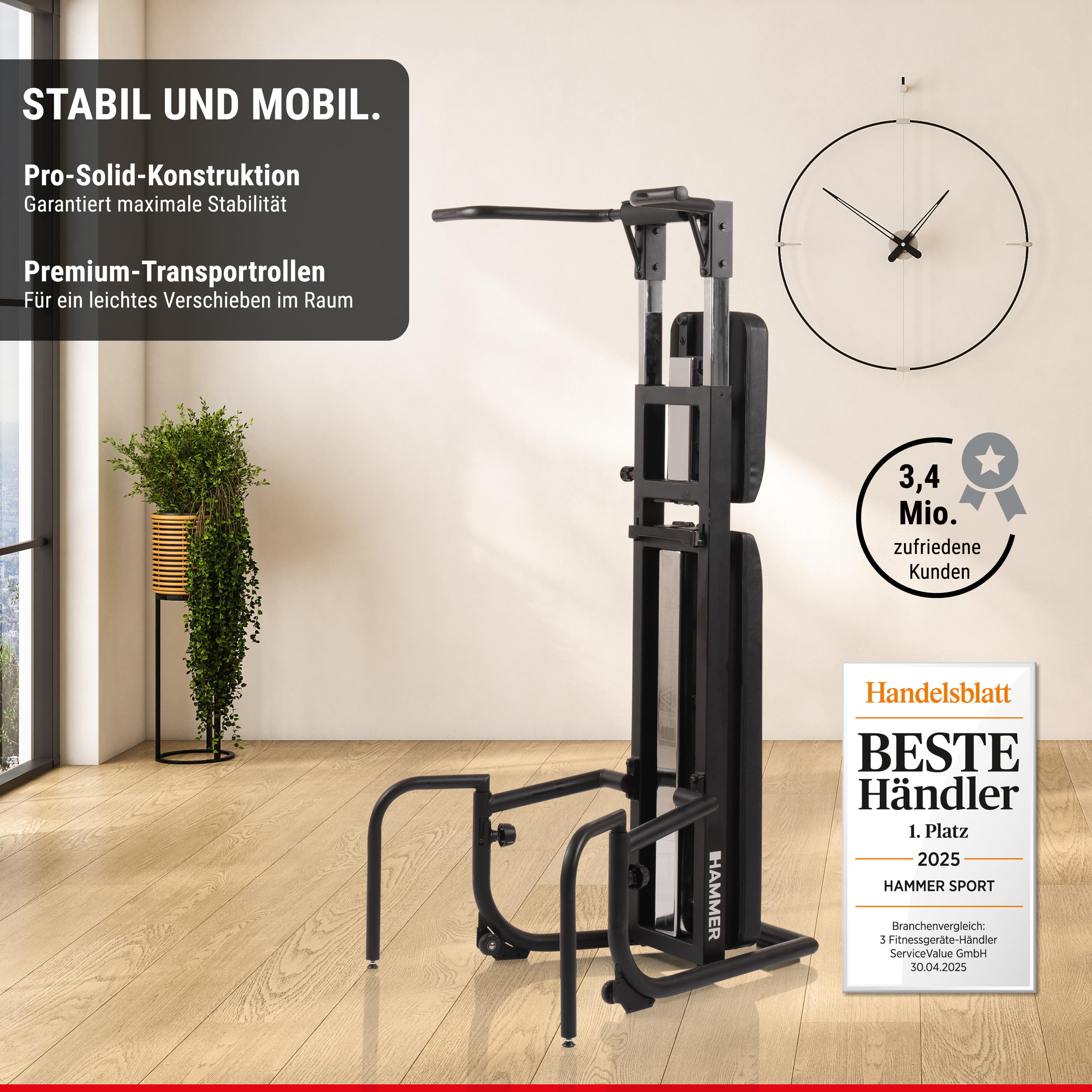Schwarze Fitness-Kraftstation in einem Raum mit Holzboden, runder Uhr an der Wand und Textoverlays.