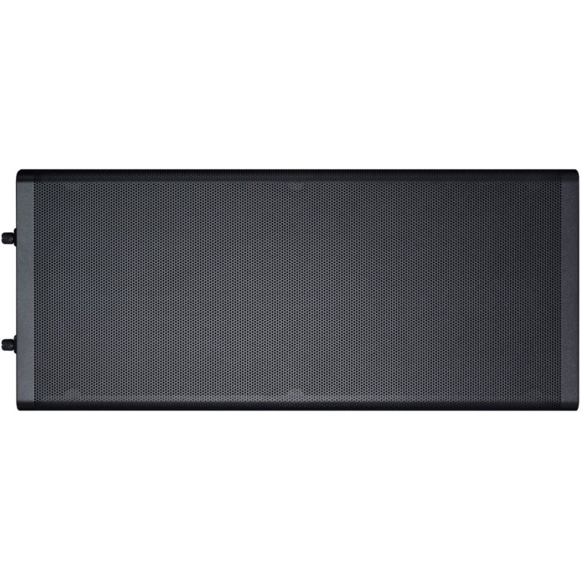 Un altavoz de monitor de estudio negro rectangular con una rejilla metálica perforada sobre fondo blanco.