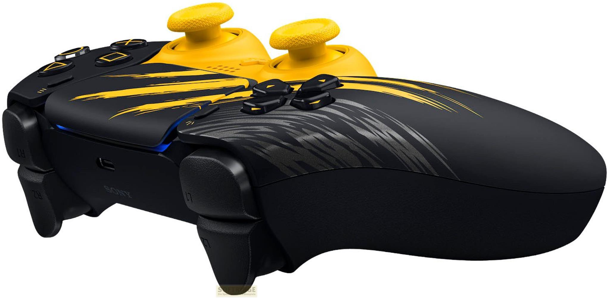 Un mando de PlayStation 5 negro mate con detalles amarillos y diseños sobre un fondo blanco.