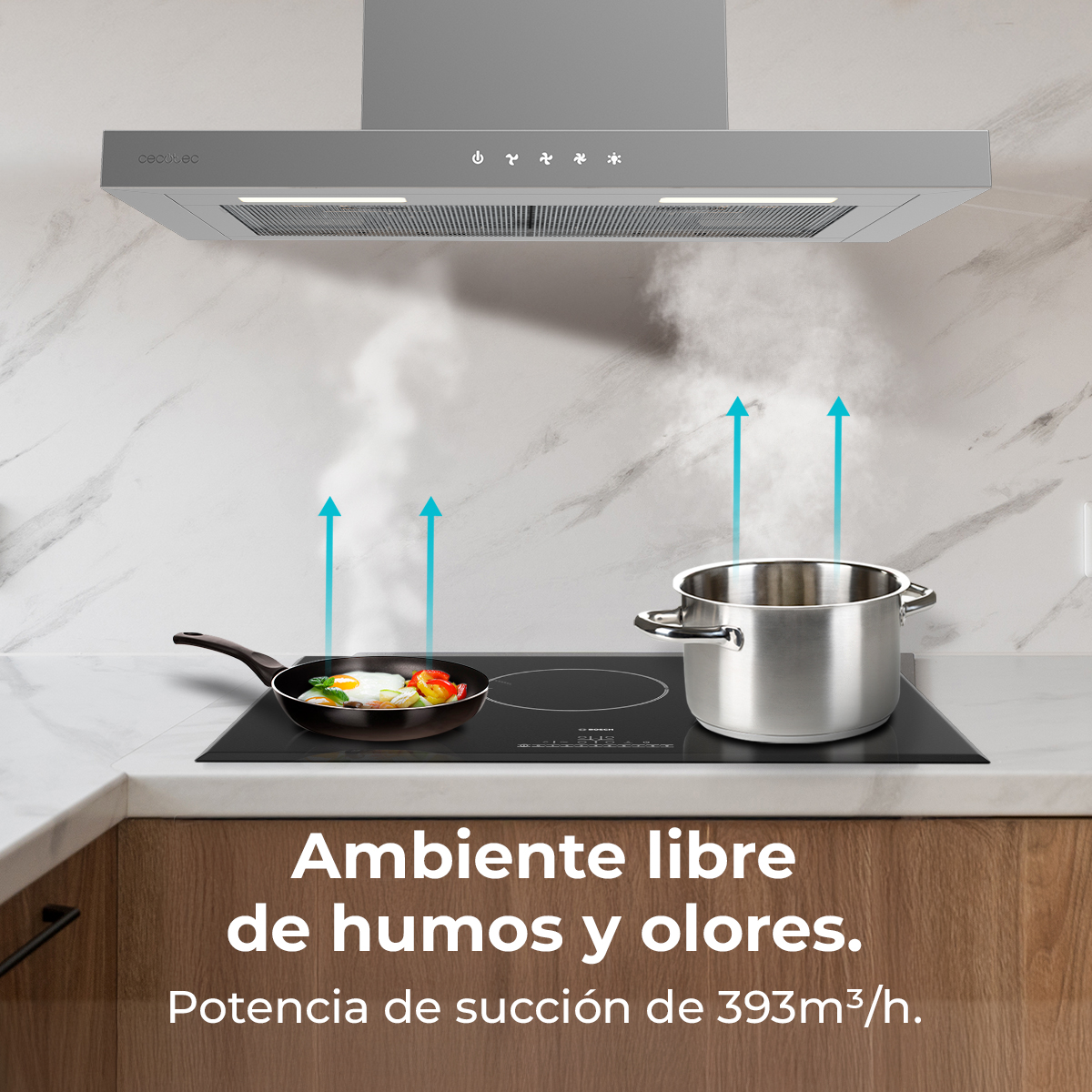 Campana extractora sobre placa con sartén y olla, vapor subiendo hacia el extractor.