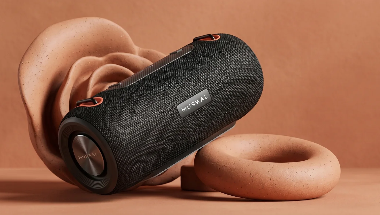Un altavoz Bluetooth negro y cilíndrico se muestra frente a esculturas abstractas de color terracota.
