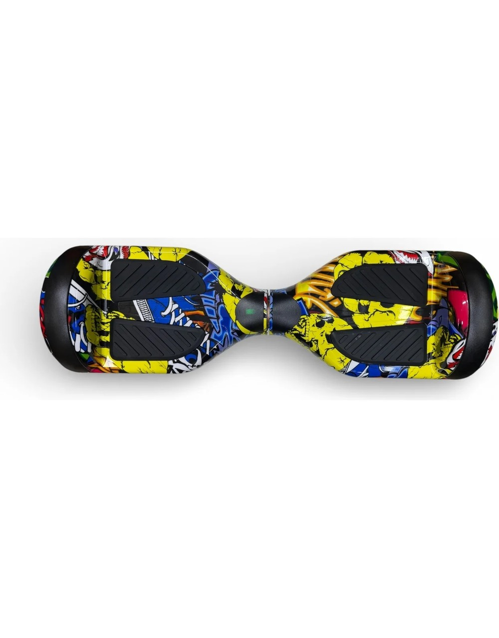 Graffiti desenli, siyah ayak pedli ve tekerlekli renkli bir hoverboard, beyaz arka planda.