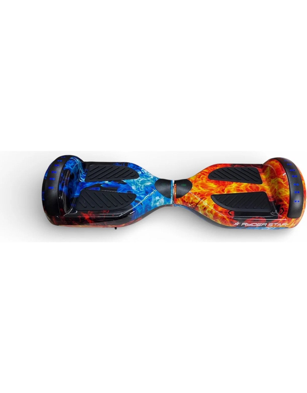 Sol tarafı mavi alevli, sağ tarafı kırmızı alevli hoverboard, beyaz arkaplanda.