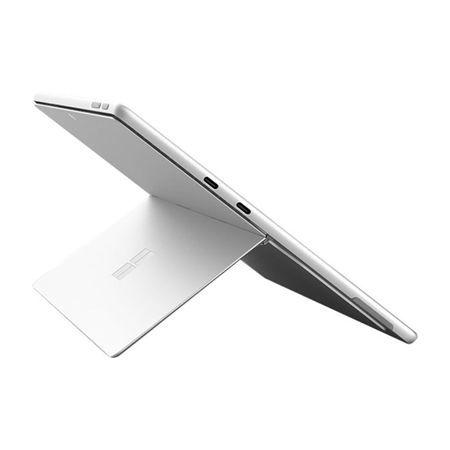 Ein silbernes Tablet steht aufrech mit ausgeklapptem Ständer vor weißem Hintergrund.
