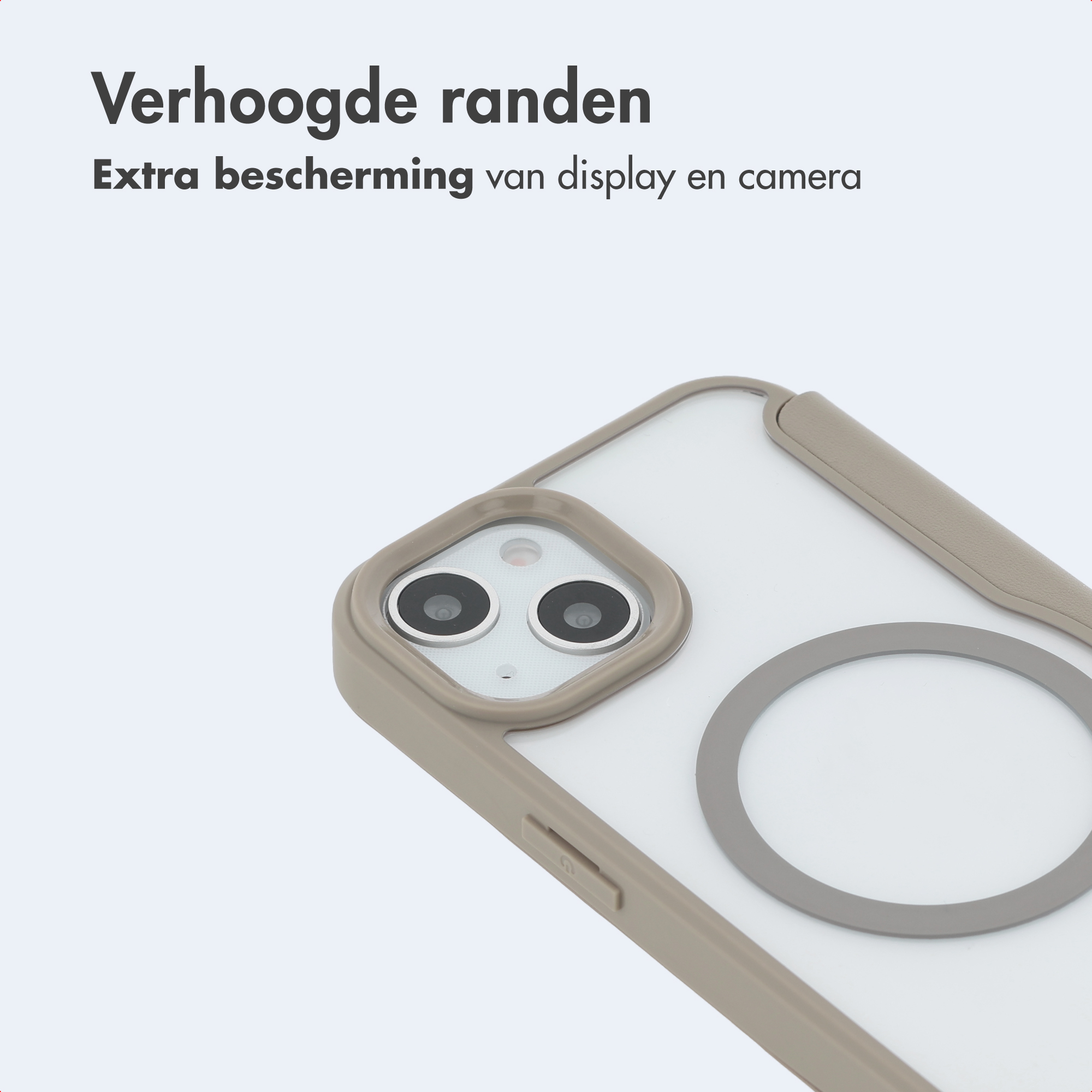 Eine beigefarbene Handyhülle mit erhöhtem Kameraqand und MagSafe-Ring vor weißem Hintergrund.