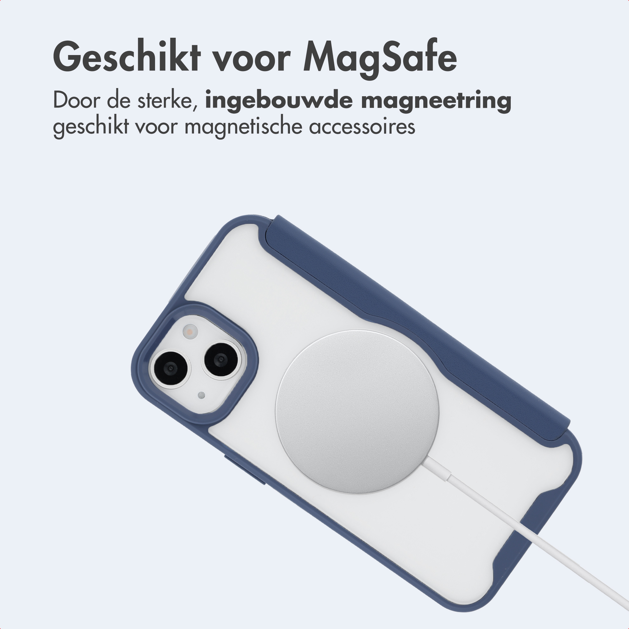 Ein Smartphone in einer blauen Schutzhülle mit MagSafe-Ladegerät auf der Rückseite.