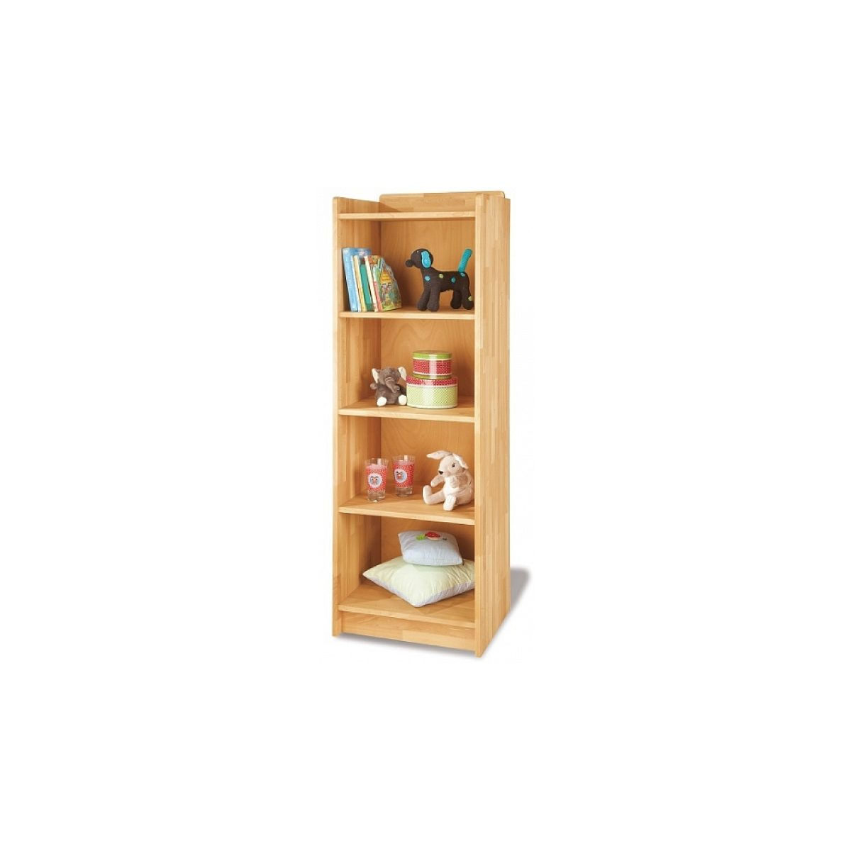 Ein hölzernes Regal mit vier Fächern, gefüllt mit Kinderbüchern, Stofftieren und Dosen auf weißem Hintergrund.
